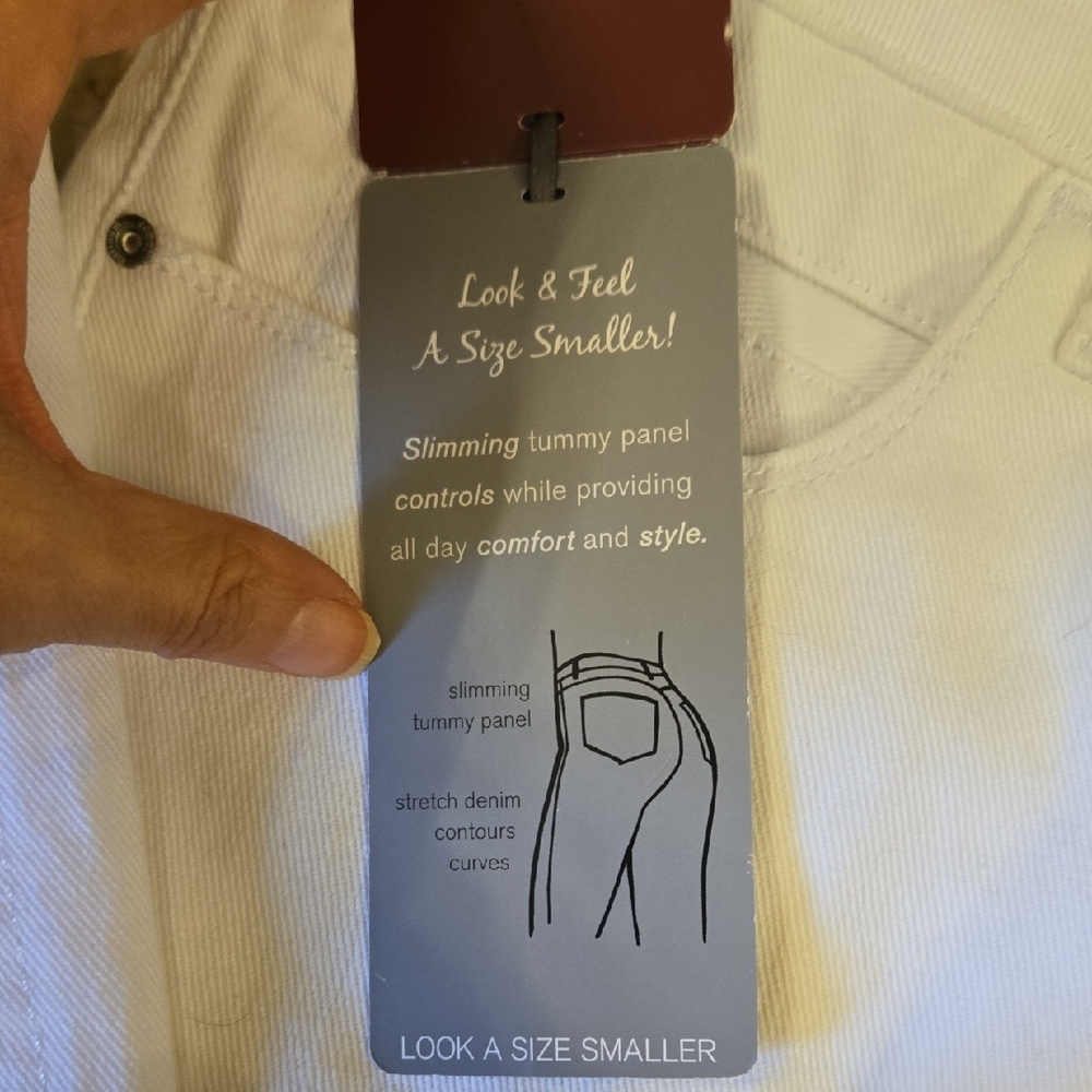 Lee Women's Straight Leg Jeans in Bright White - Picture 3 of 11